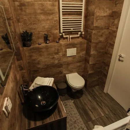 Unique Maya Mamaia - Piscina - Parcare Free Apartment *